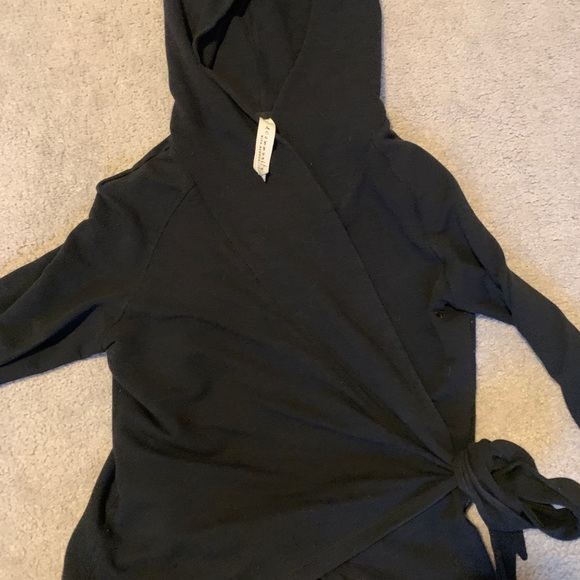 Aritzia Community Wrap sweatshirt - Picture 2 of 2
